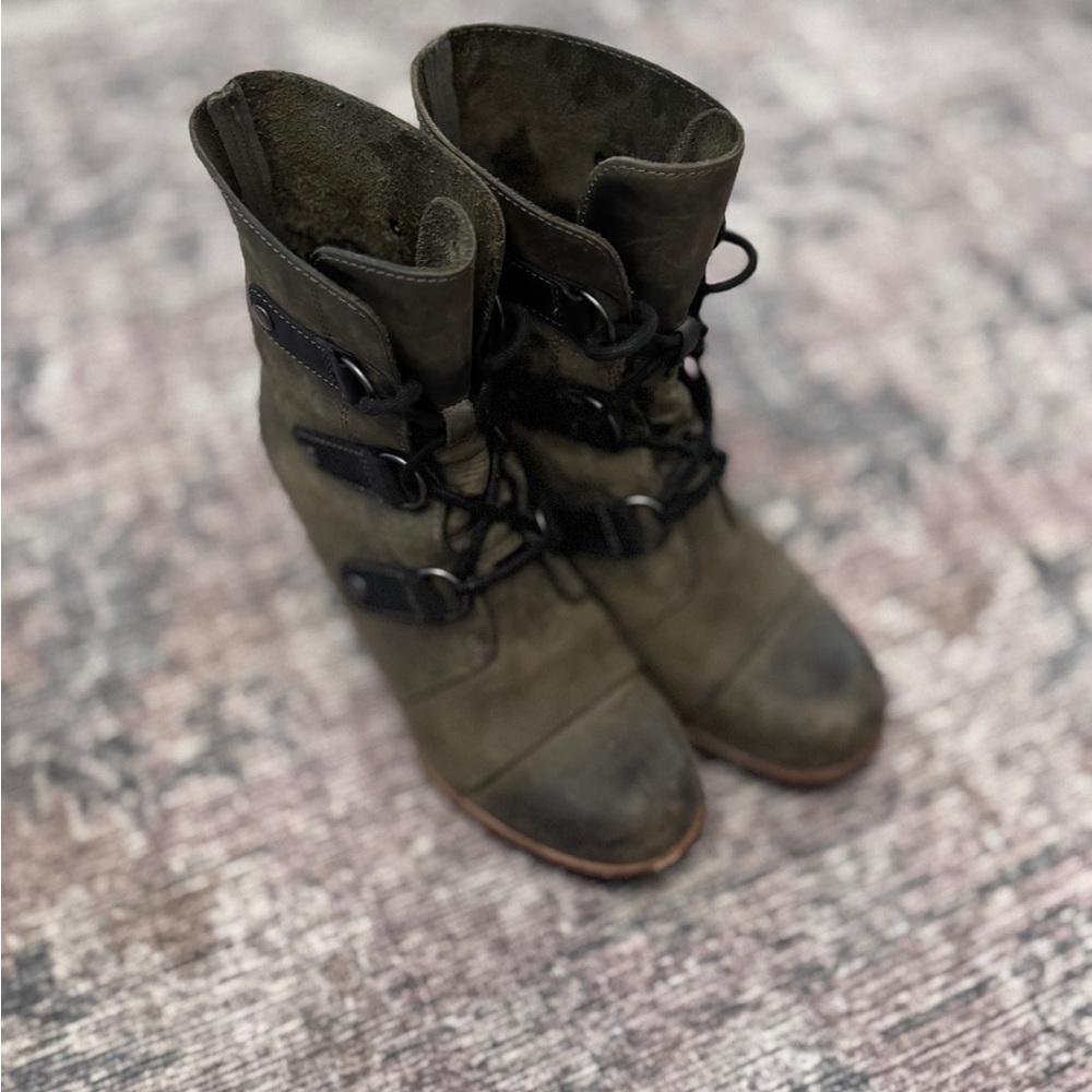 Sorel Green Heeled Boots with Lace-Up Design